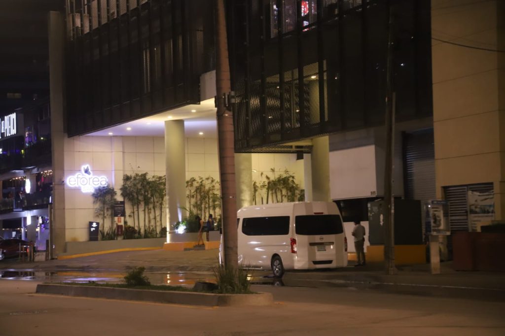 Mujer Cae de un Octavo Piso en Hotel de Mazatlán; Turista de Monterrey se reporta grave