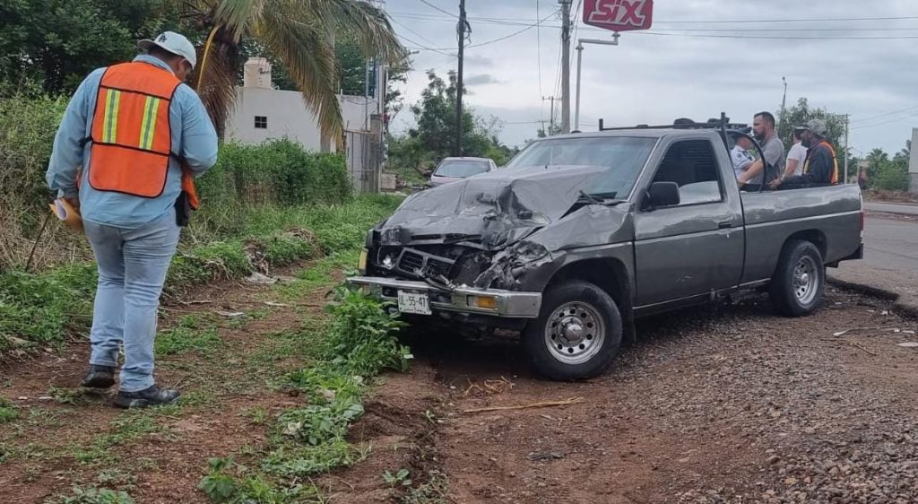 Tres albañiles quedan heridos tras chocar con camión urbano en Culiacán 