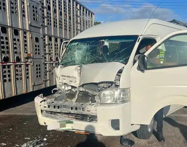 Conductor Resulta Lesionado en Choque contra Camioneta Doble Rodado en Guasave