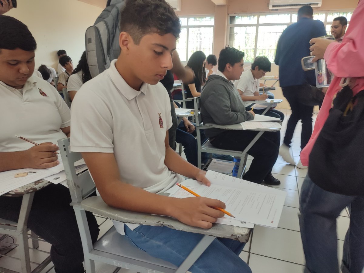 Más de 9 mil aspirantes presentan examen de admisión UAS en la zona sur